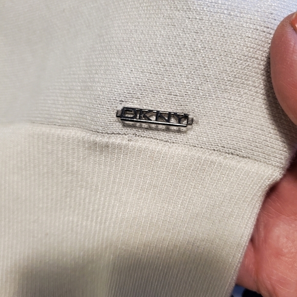 DKNY White with Silver Stars Heavy Knit Sweater Size Large - Picture 7 of 11